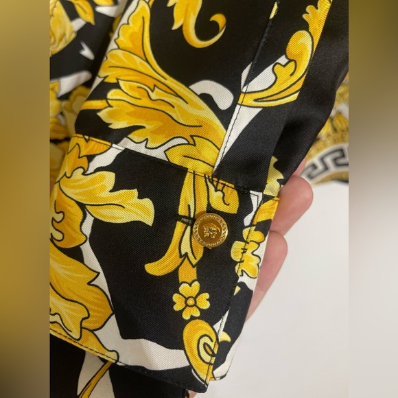 NEW Authentic Versace STUNNING blouse 🎉👏🏼100%SILK - Picture 6 of 17